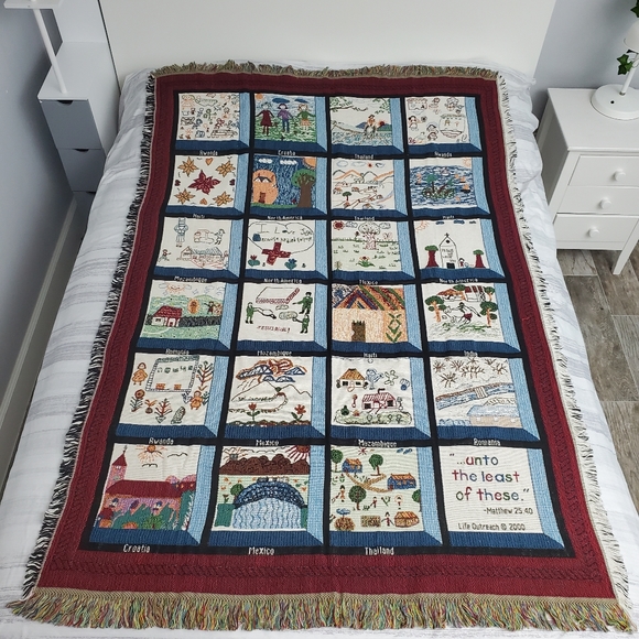 CROWN CRAFTS Life Outreach 2000 Throw
